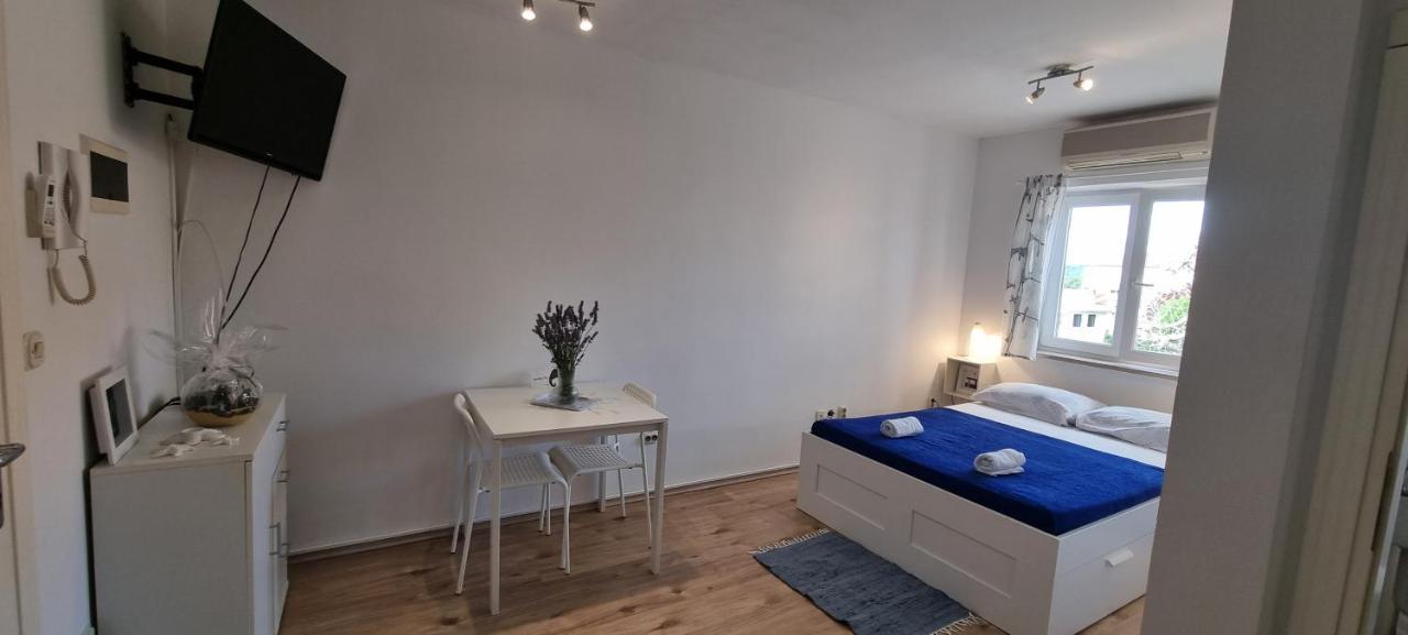 Apartamento Tiny Studio Big Living Rovinj Exterior foto